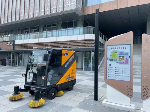 NanboC195 Fully Enclosed Ride-on Sweeper serving a shopping plaza